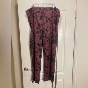 PrettyLittleThing Plus Tie Dye Woven Split Hem Pants,Size 2X,Mauve